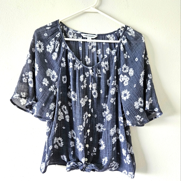 Counterparts Tops - 🌼Floral gray/ white bohemian blouse short sleeves size small 🌼
